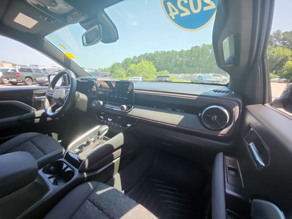 Used 2024 Chevrolet Colorado Z71 w/ Z71 Convenience Package 2 image 32