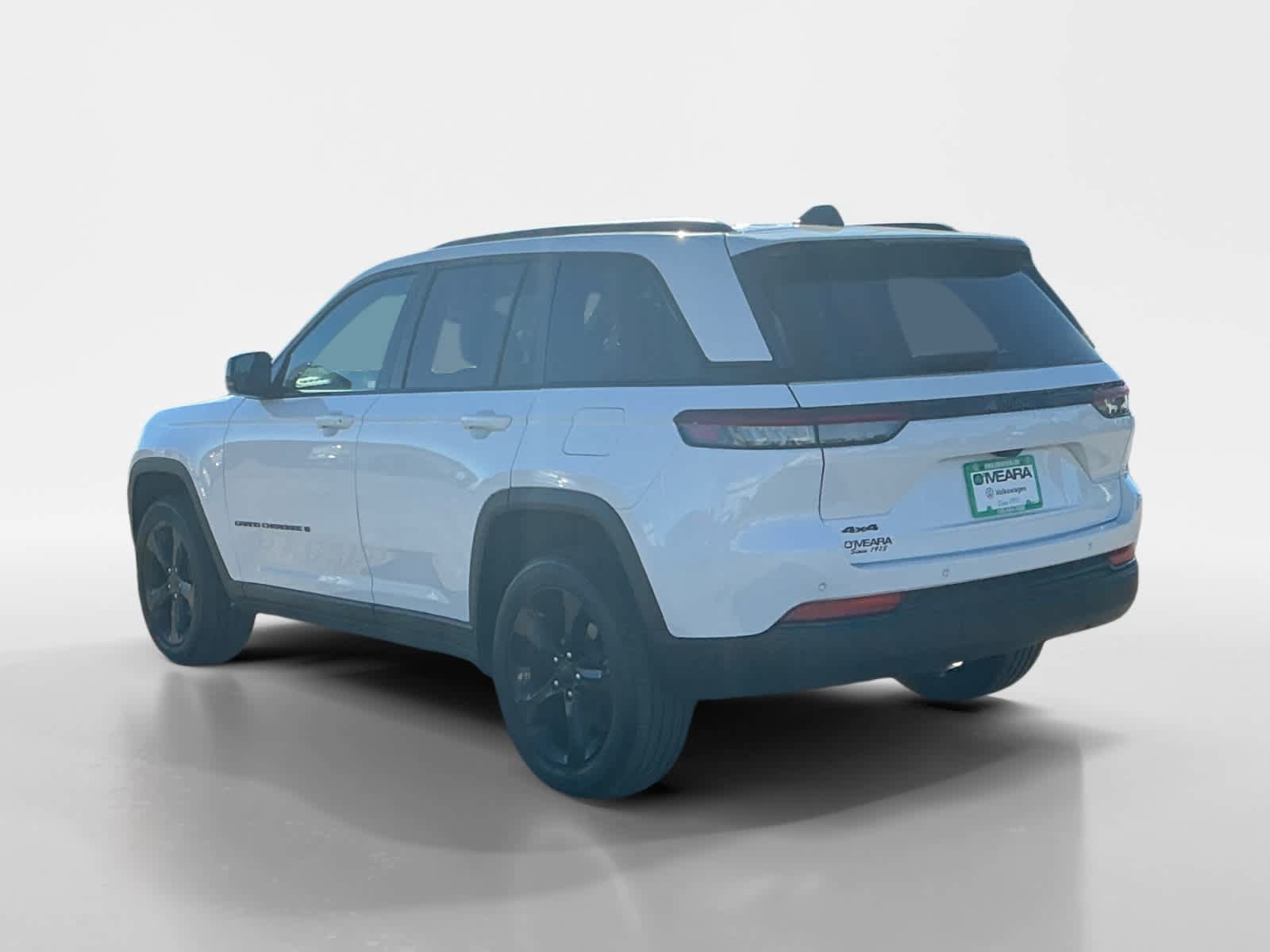 Used 2025 Jeep Grand Cherokee Altitude AWD/4WD image 3