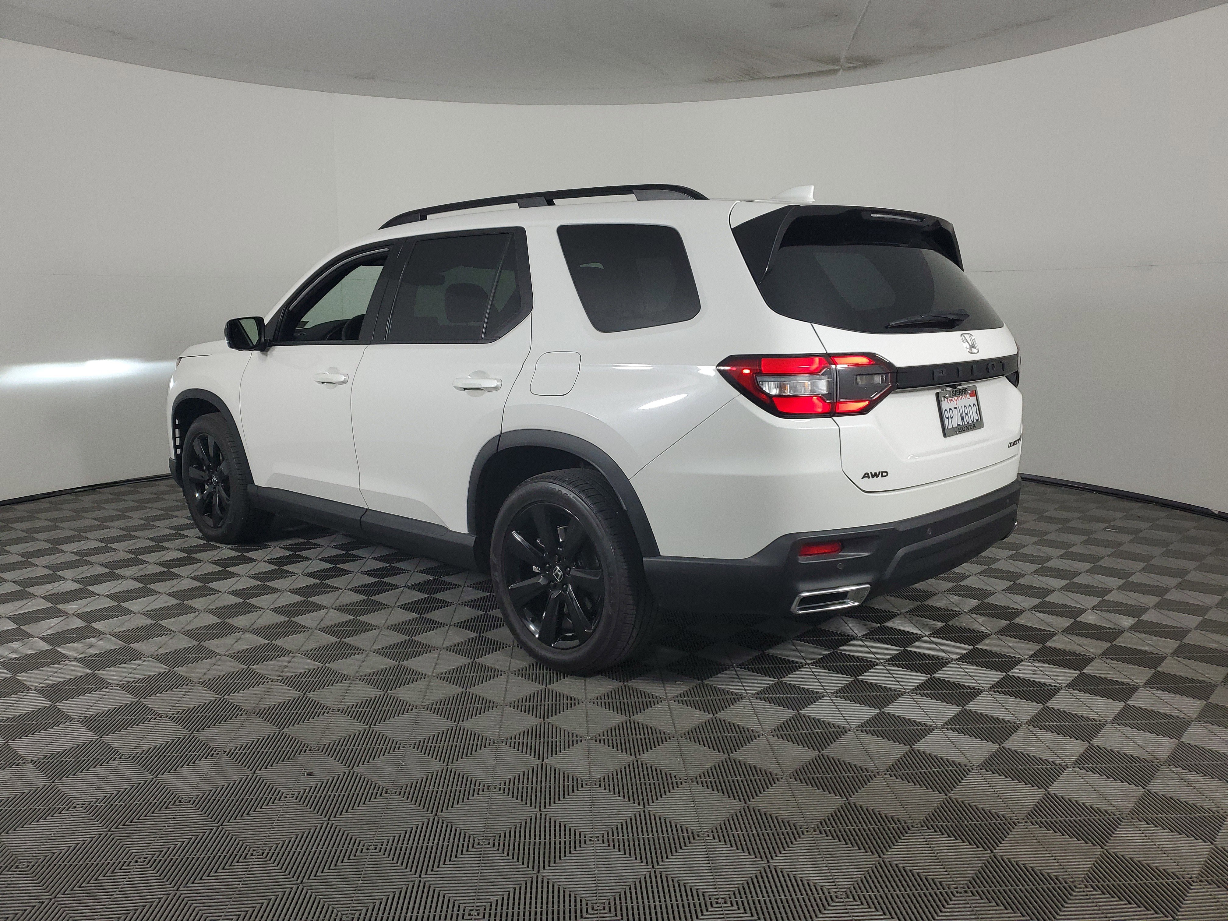Certified 2025 Honda Pilot Black Edition image 6