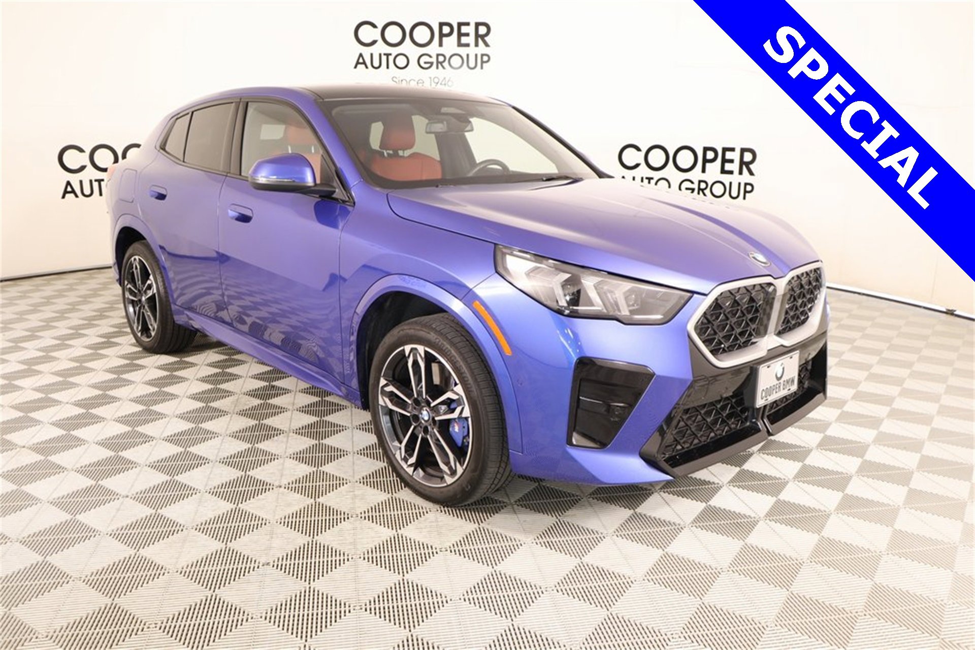 Used 2025 BMW X2 xDrive28i w/ M Sport Package image 1