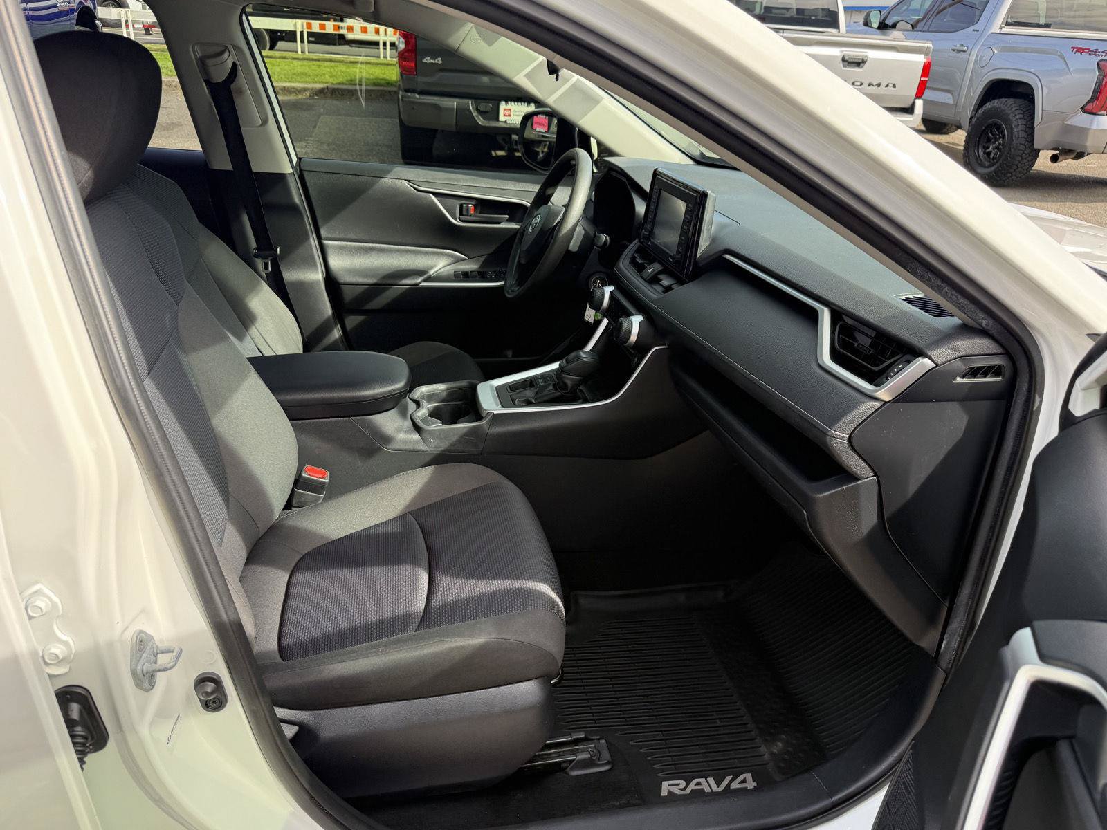 Used 2020 Toyota RAV4 LE w/ All Weather Liner Package AWD/4WD image 10