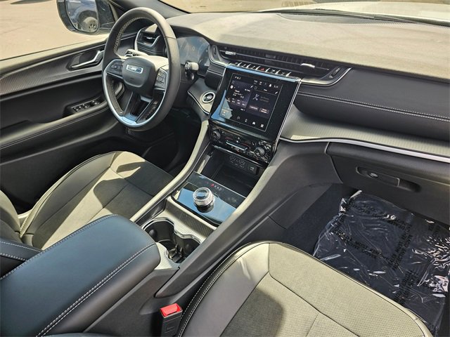 New 2025 Jeep Grand Cherokee L Altitude image 16