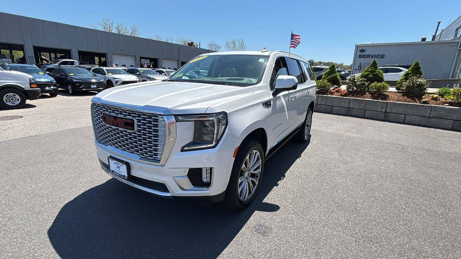 Used 2021 GMC Yukon Denali w/ Denali Ultimate Package AWD/4WD image 3