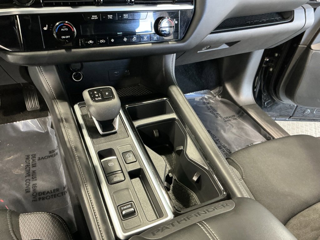 Used 2025 Nissan Pathfinder SV image 16