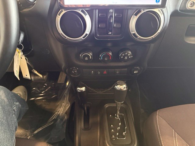 Used 2014 Jeep Wrangler Unlimited Sahara AWD/4WD image 15