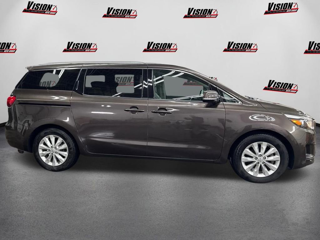 Used 2018 Kia Sedona EX image 4