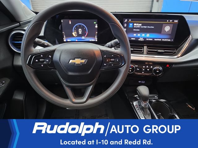 Used 2025 Chevrolet Trax LT FWD image 13