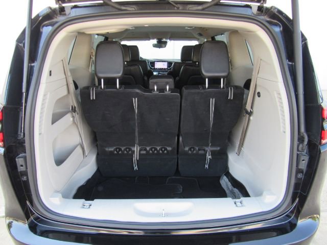 Used 2024 Chrysler Pacifica Touring-L FWD image 26
