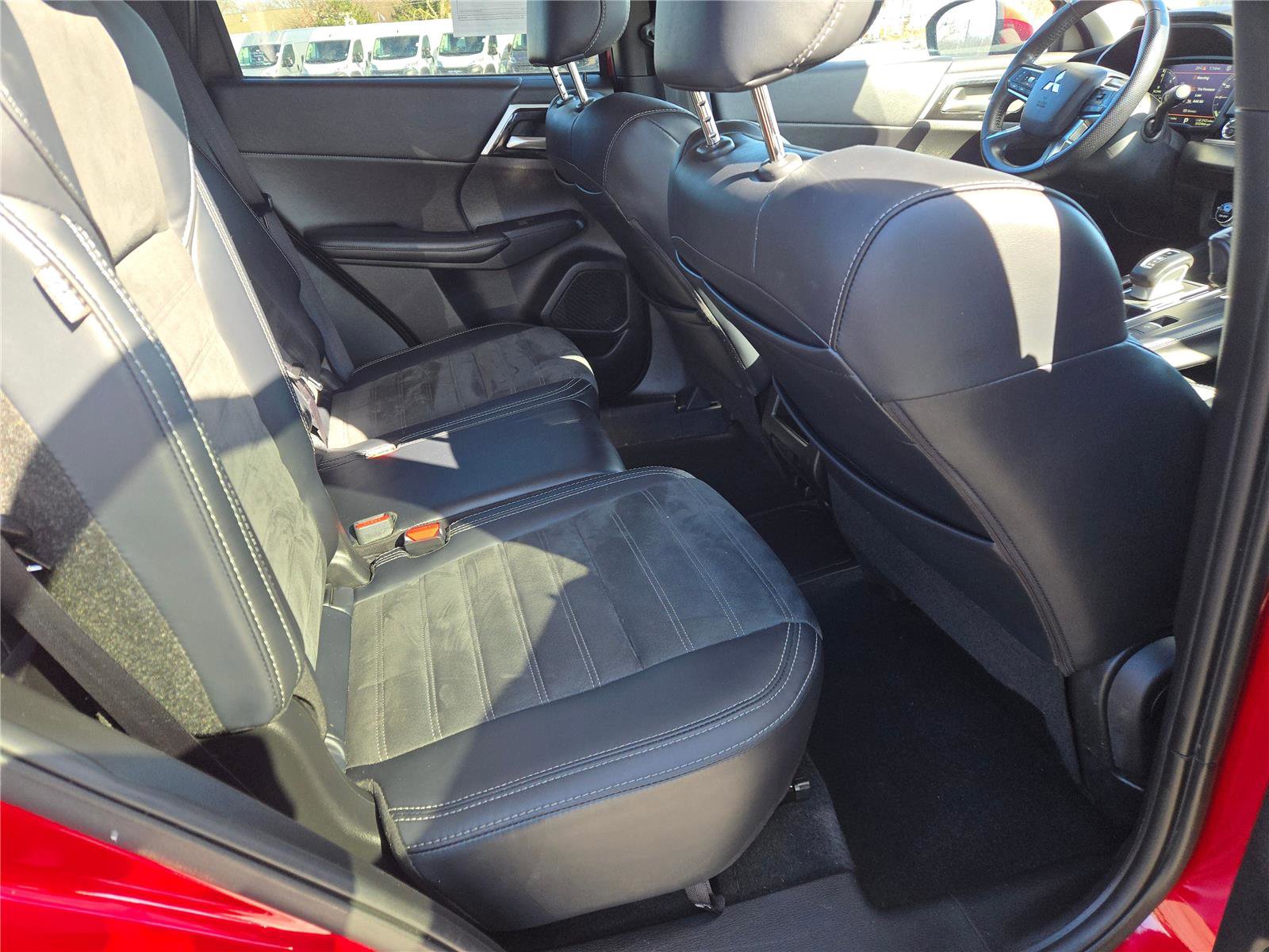 Used 2024 Mitsubishi Outlander 4WD Plug-In Hybrid image 11