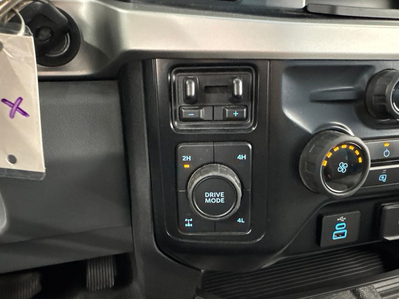 Used 2024 Ford F350 XLT AWD/4WD image 24
