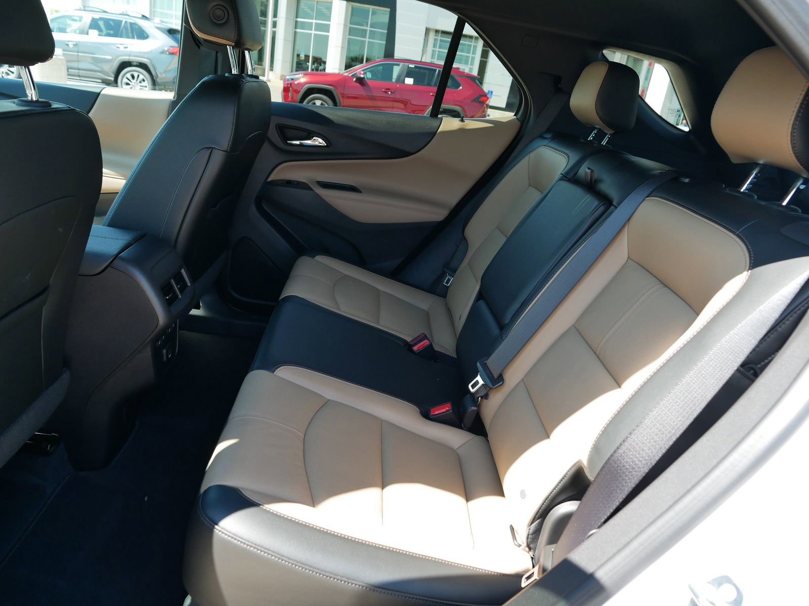 Used 2024 Chevrolet Equinox Premier image 14