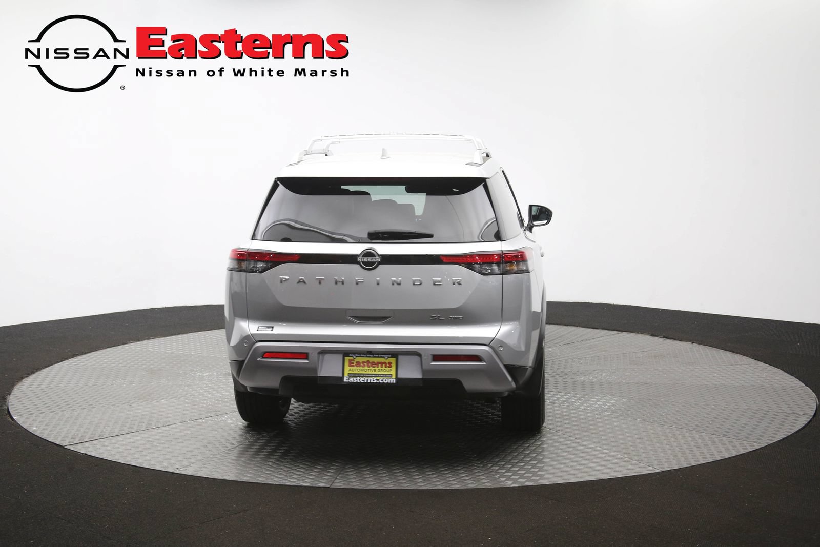 Used 2023 Nissan Pathfinder SL AWD/4WD image 39