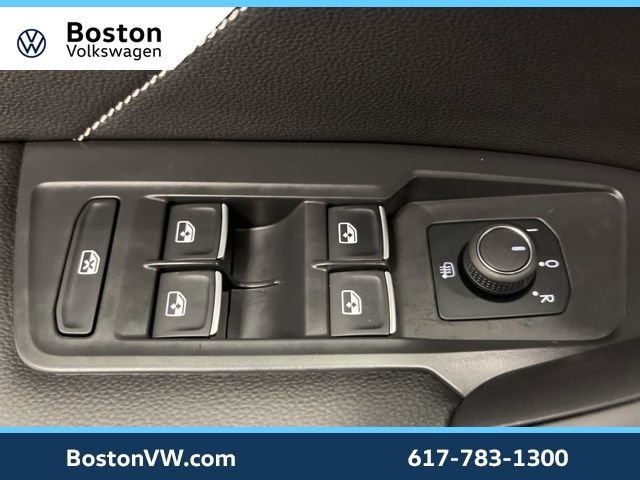 Used 2024 Volkswagen Tiguan SE w/ Panoramic Sunroof Package image 29