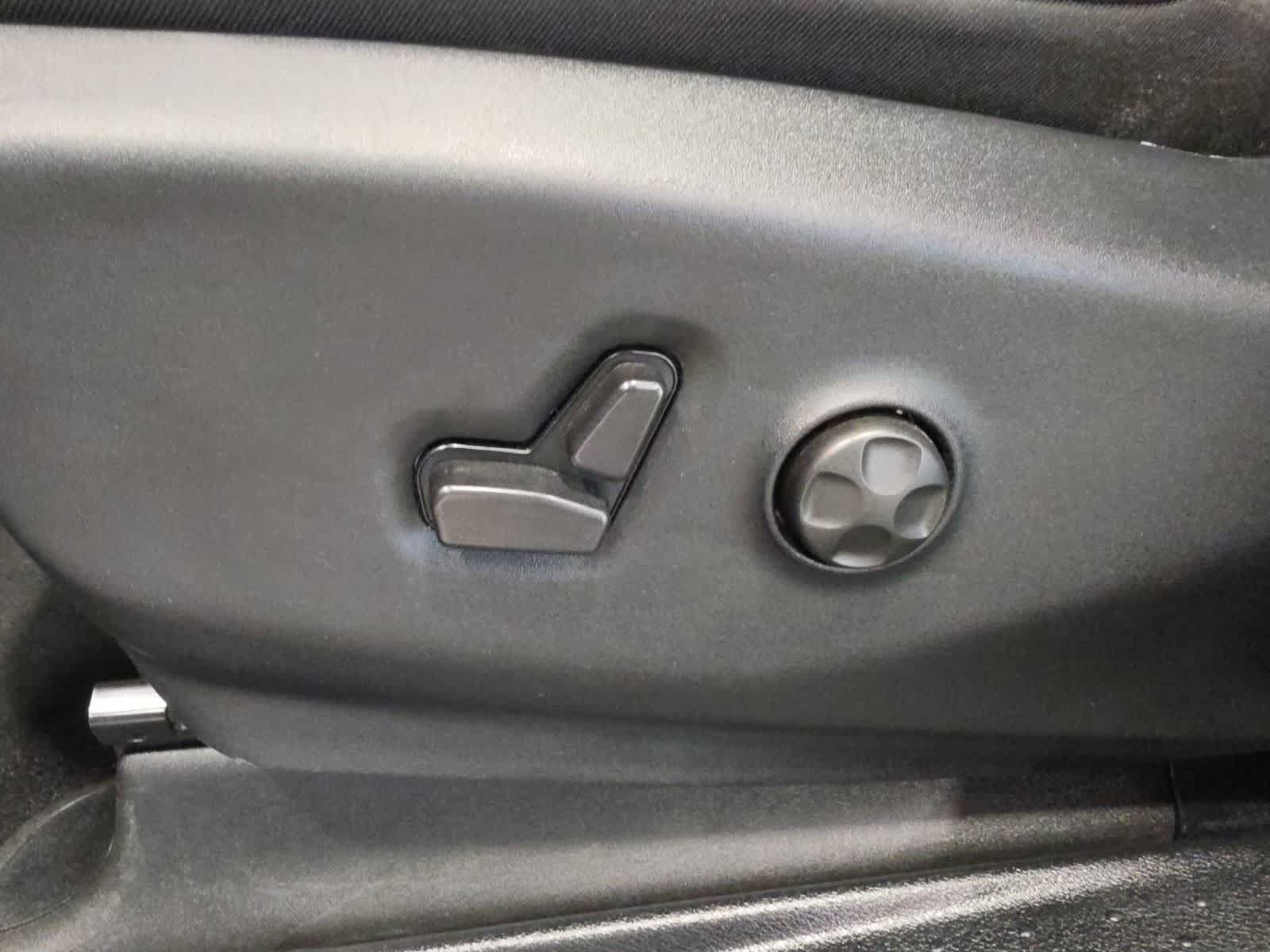 Used 2025 Chrysler Pacifica Select FWD image 16