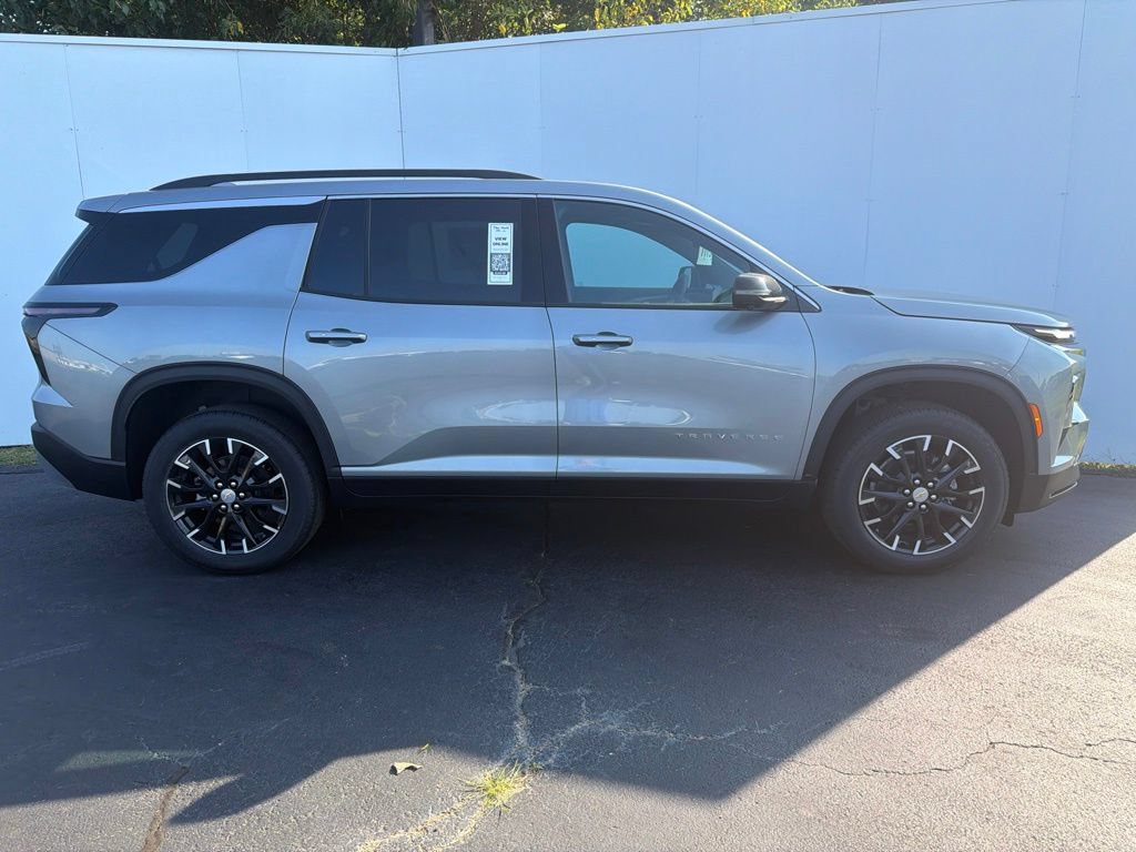 New 2026 Chevrolet Traverse LT w/ Sun and Wheel Package AWD/4WD image 2