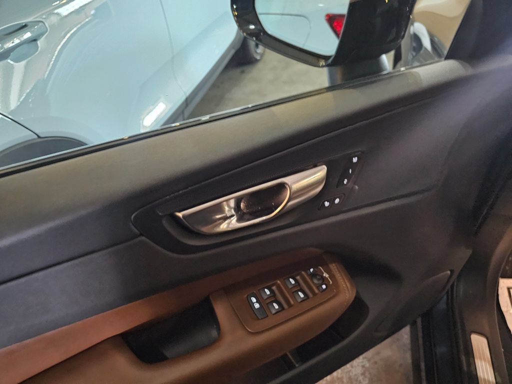 Certified 2024 Volvo XC60 B5 Plus w/ Climate Package AWD/4WD image 16