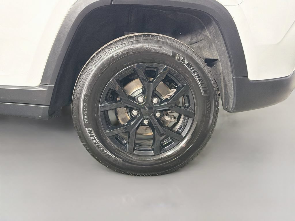 Used 2025 Jeep Grand Cherokee Altitude AWD/4WD image 30