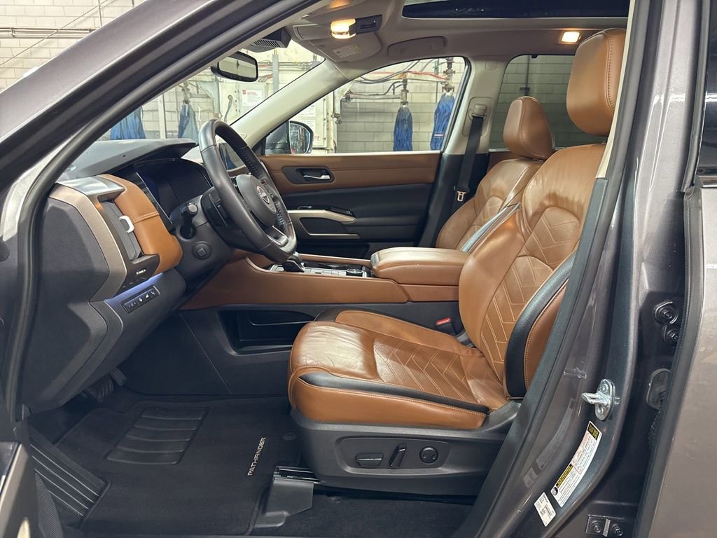Used 2022 Nissan Pathfinder Platinum w/ Lighting Package (N93) image 10