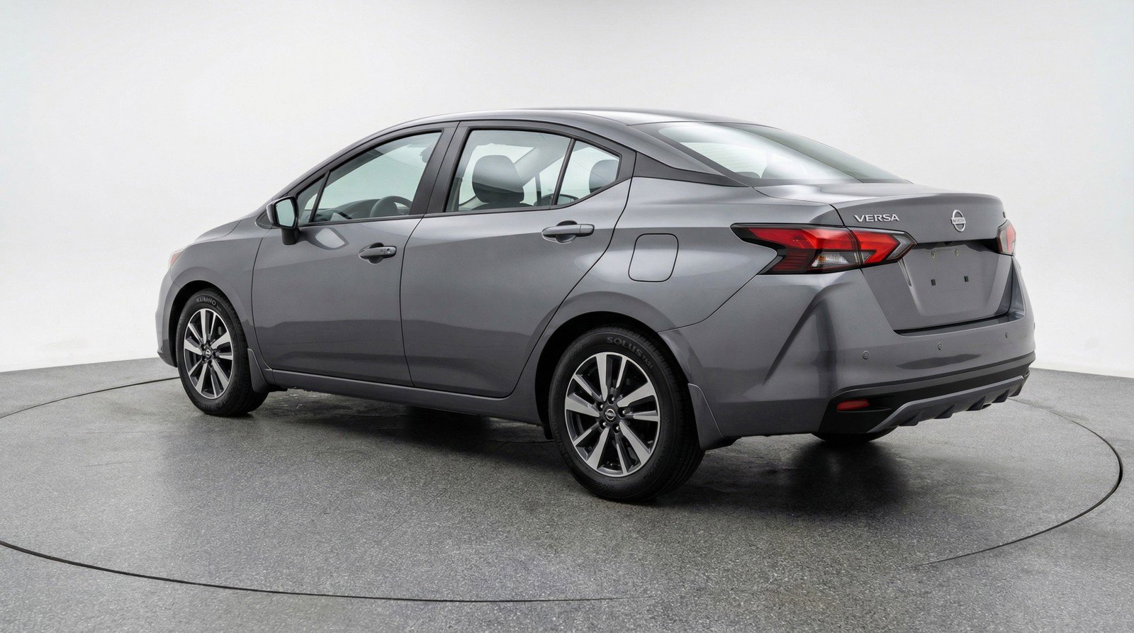 Used 2025 Nissan Versa SV image 6