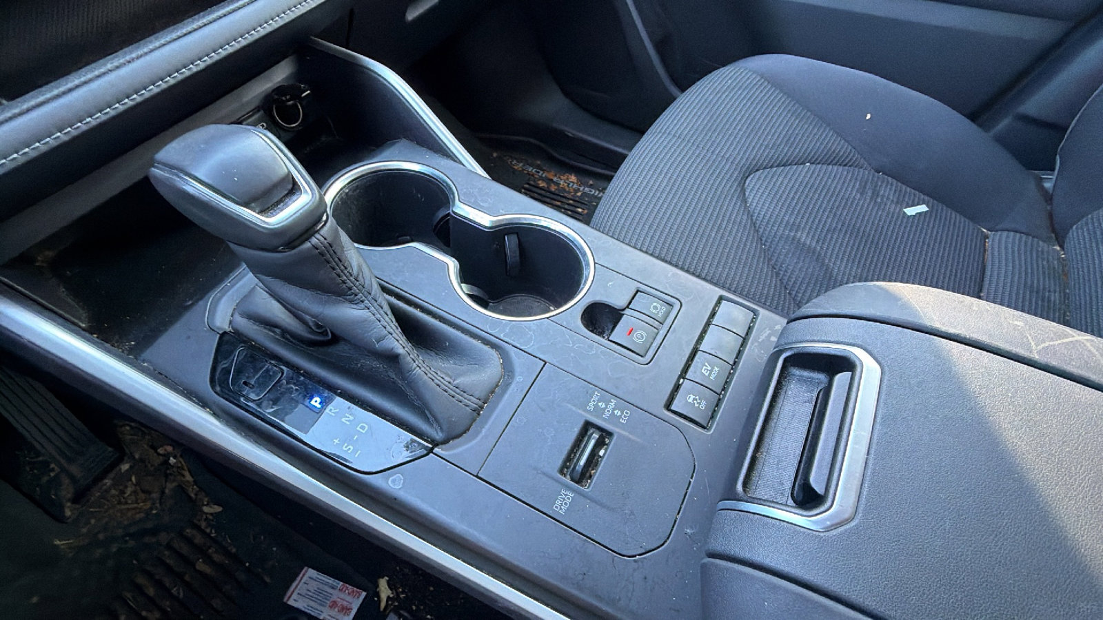 Used 2020 Toyota Highlander LE image 32