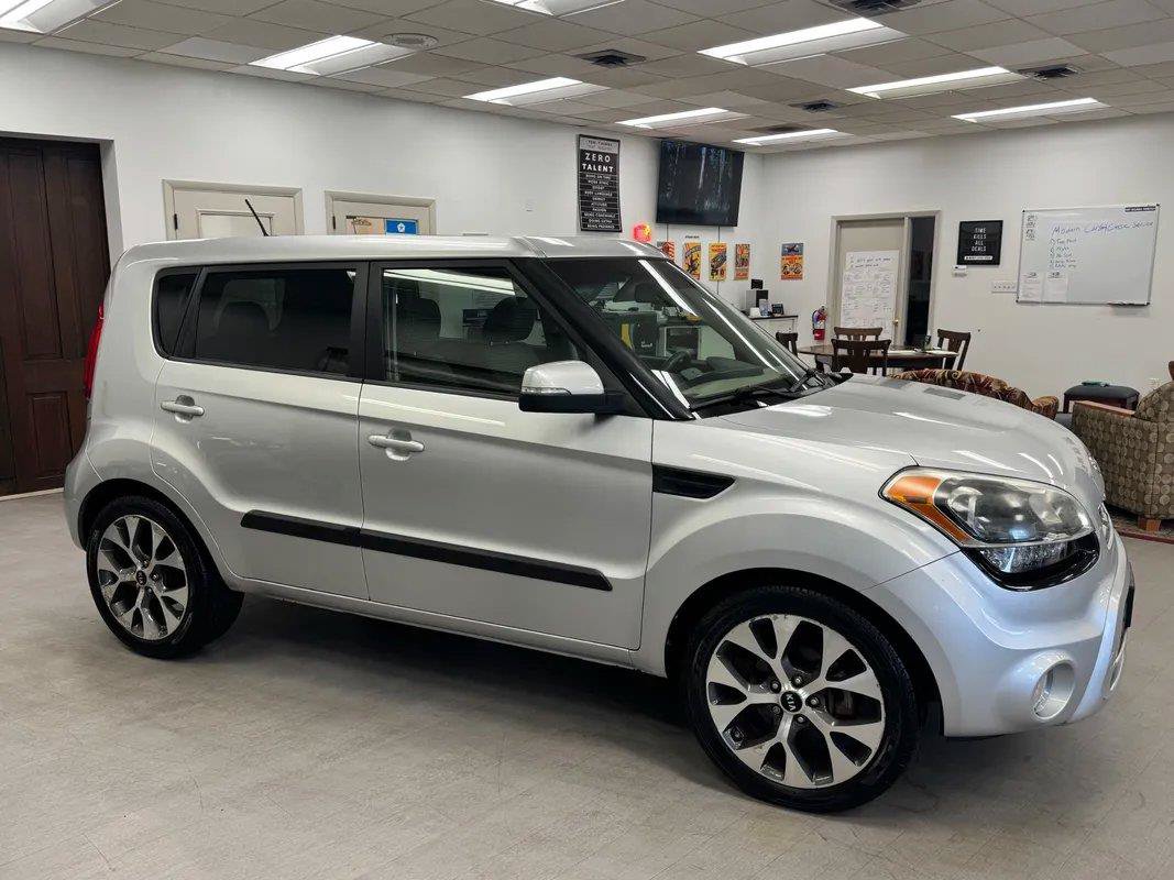 Used 2012 Kia Soul ! FWD image 32