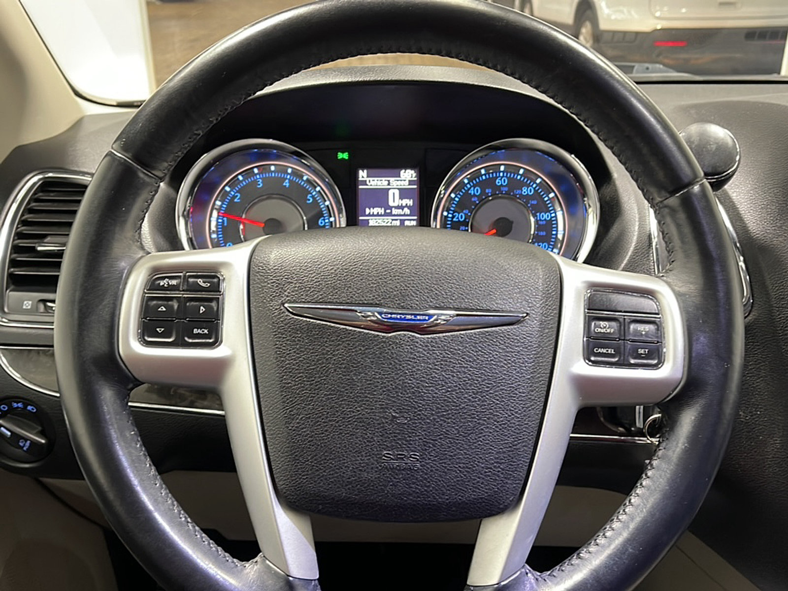 Used 2015 Chrysler Town & Country Touring FWD image 4