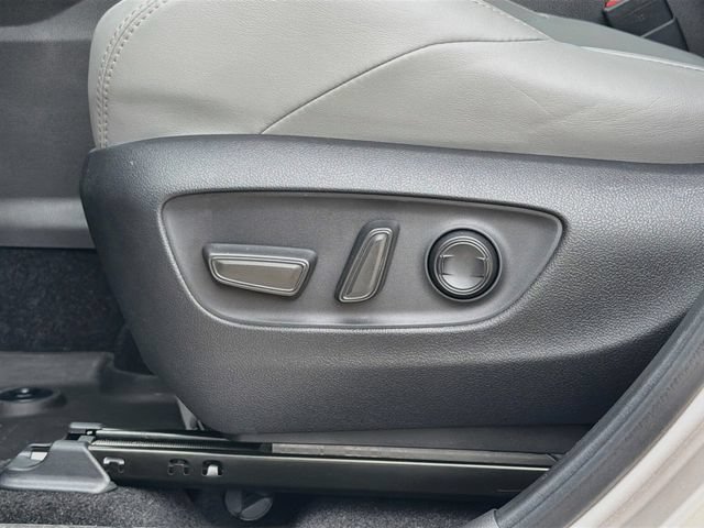 Used 2024 Toyota Venza XLE AWD/4WD image 24
