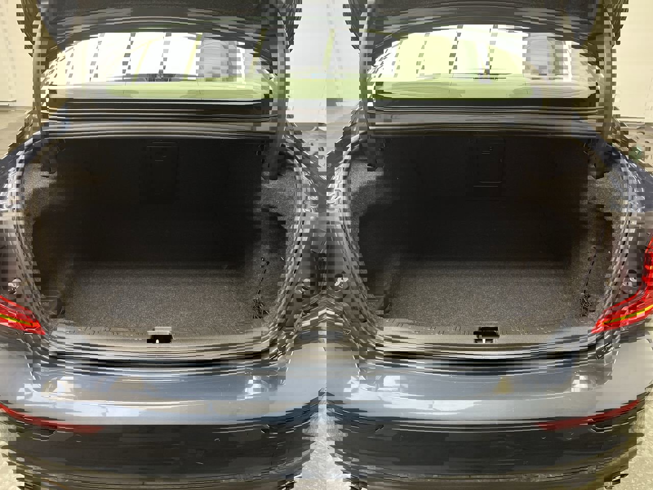 Used 2019 Volvo S60 T6 Momentum w/ Premium Package image 29