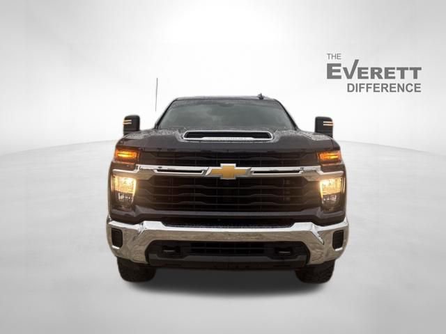 Used 2024 Chevrolet Silverado 2500 LT AWD/4WD image 2