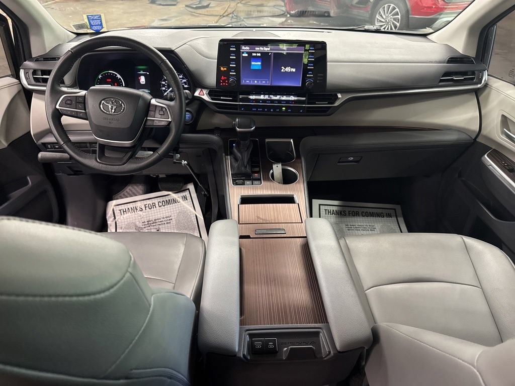 Used 2021 Toyota Sienna XLE FWD image 18