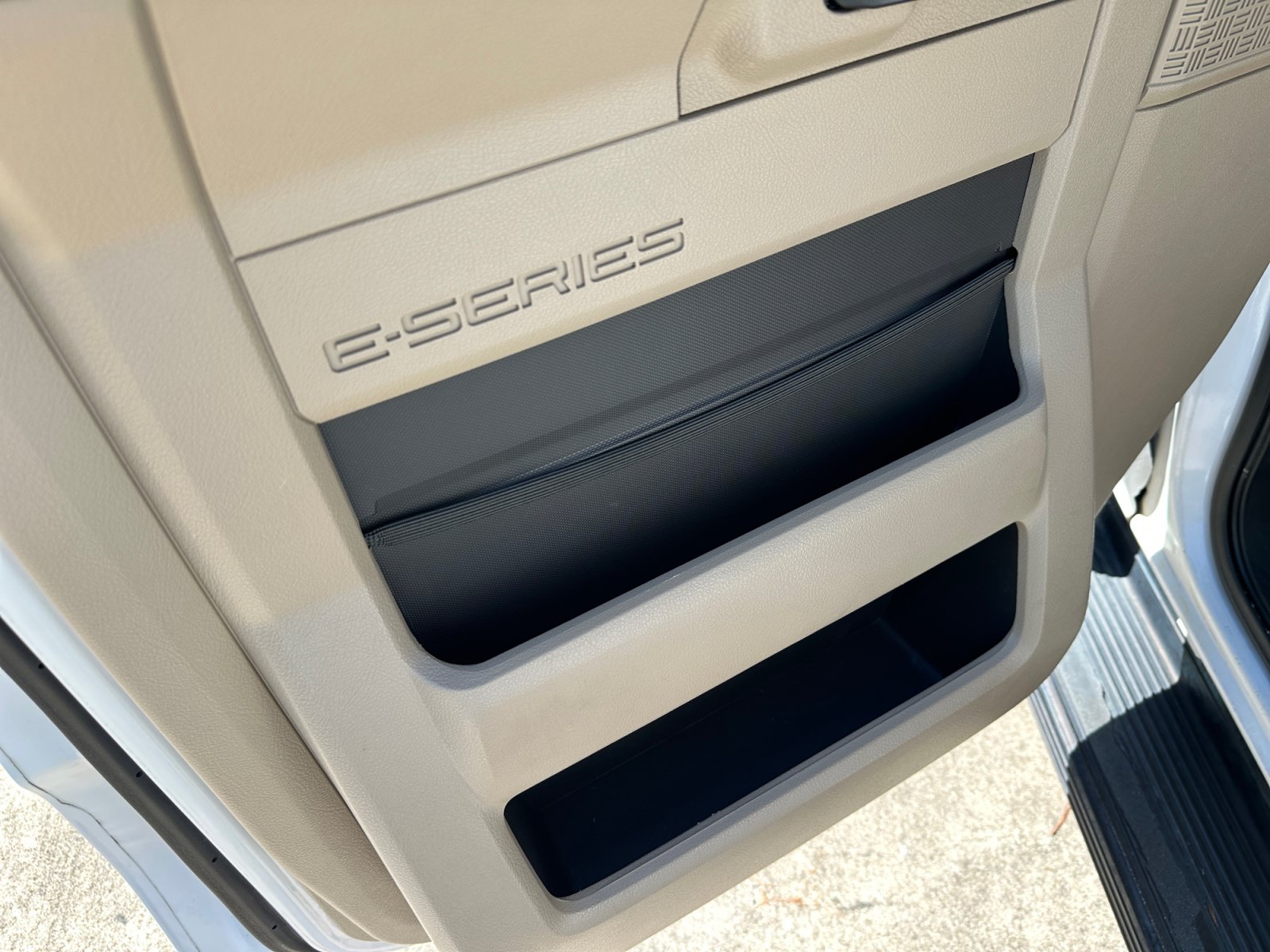 Used 2011 Ford E-350 and Econoline 350 Extended Wagon Super Duty RWD image 21