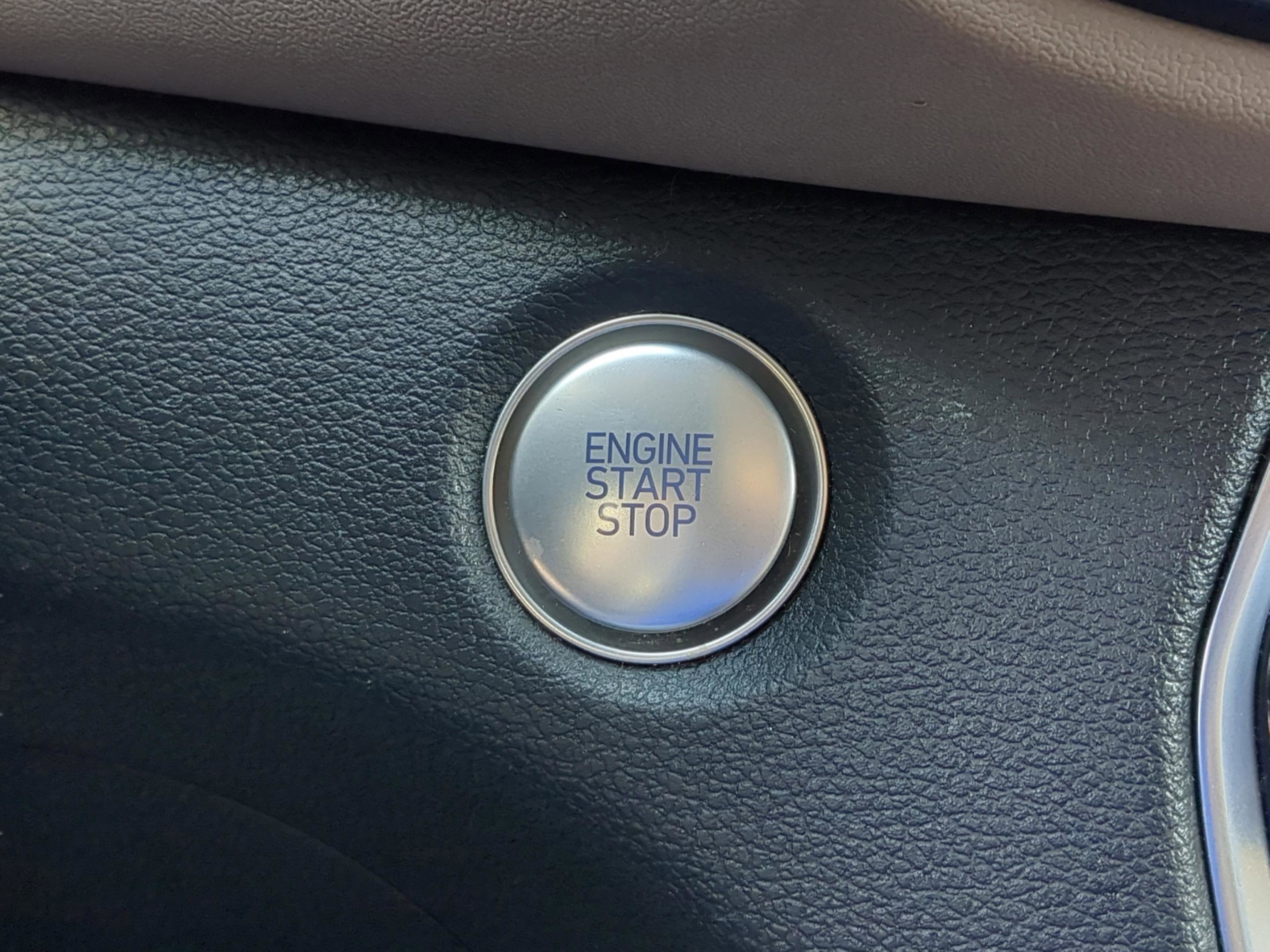 Used 2019 Hyundai Santa Fe SEL FWD image 16