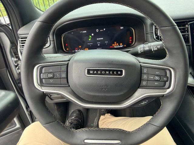 Used 2025 Jeep Wagoneer 4WD image 15