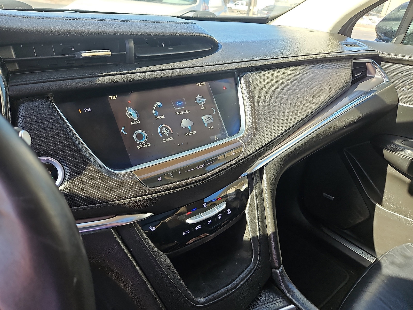 Used 2017 Cadillac XT5 Luxury w/ Driver Awareness Package image 18