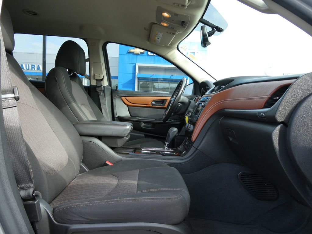 Used 2017 Chevrolet Traverse LT w/ Style and Technology Package FWD image 13
