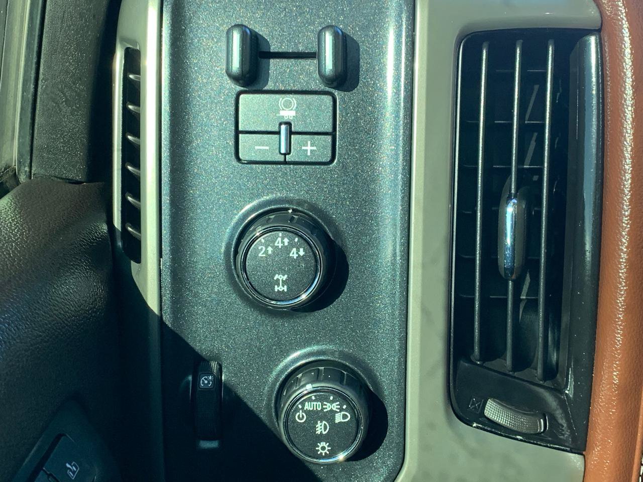 Used 2015 Chevrolet Silverado 3500 High Country w/ Duramax Plus Package AWD/4WD image 27