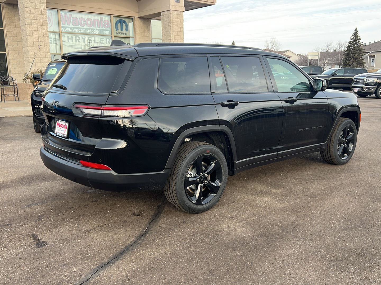 New 2025 Jeep Grand Cherokee L Laredo w/ Trailer Tow Package AWD/4WD image 7