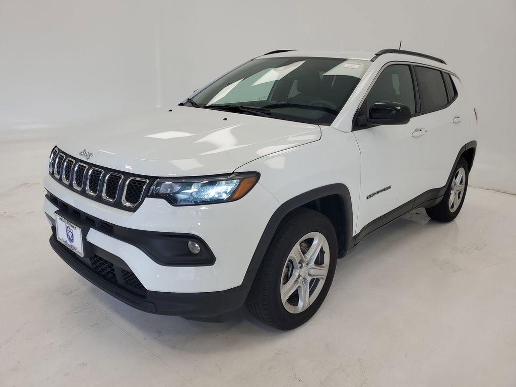 Used 2023 Jeep Compass Latitude AWD/4WD image 3