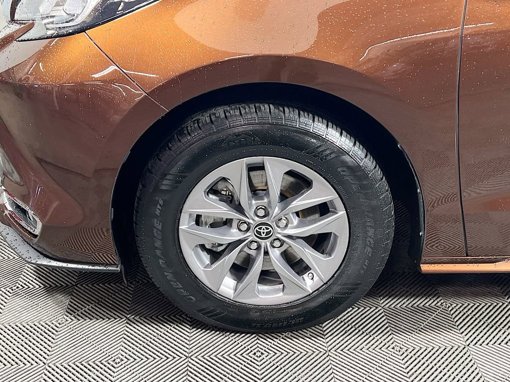 Certified 2022 Toyota Sienna XLE image 29