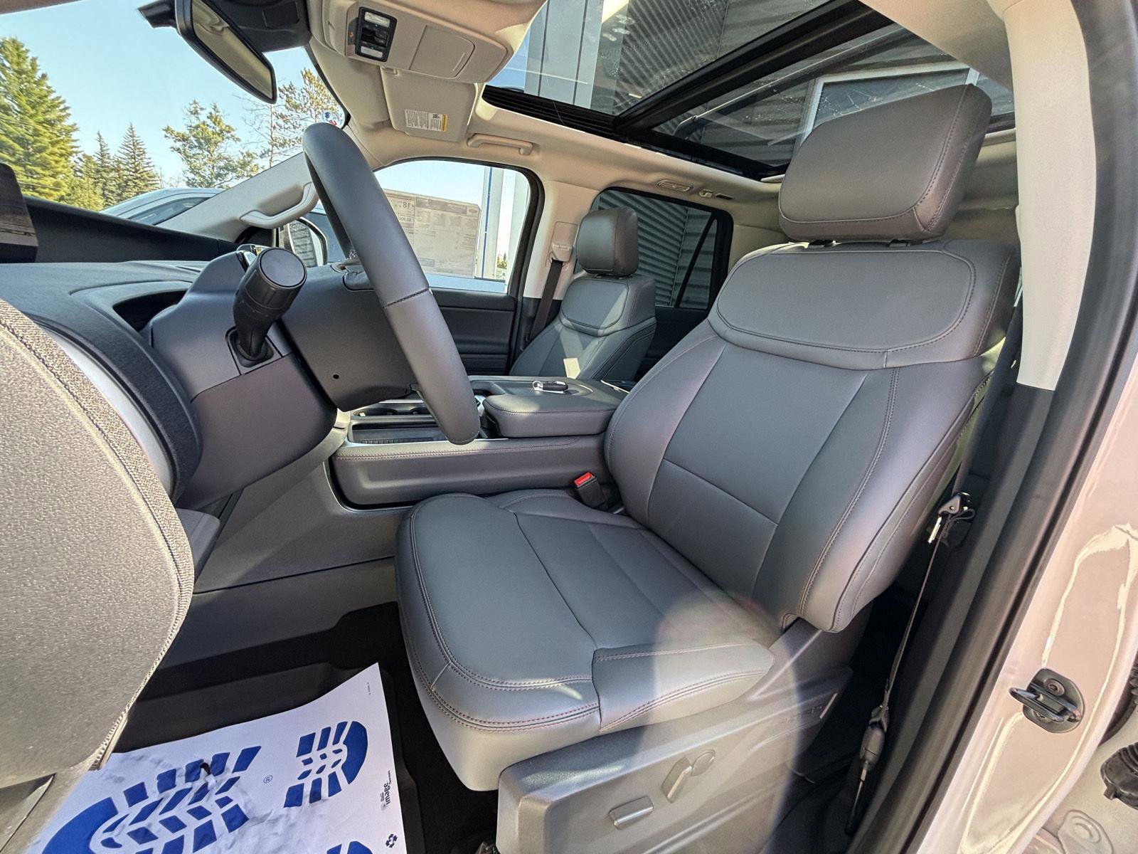New 2025 Ford Expedition Active image 11