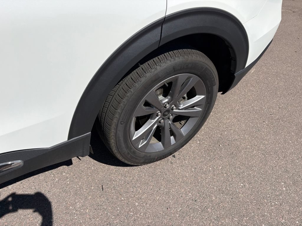 Certified 2025 Ford Explorer Active w/ Active Comfort Package AWD/4WD image 12