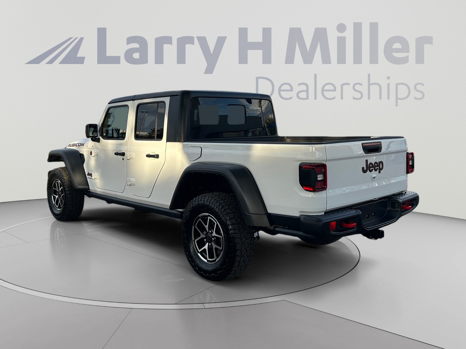 Used 2025 Jeep Gladiator Rubicon w/ Convenience Group AWD/4WD image 3