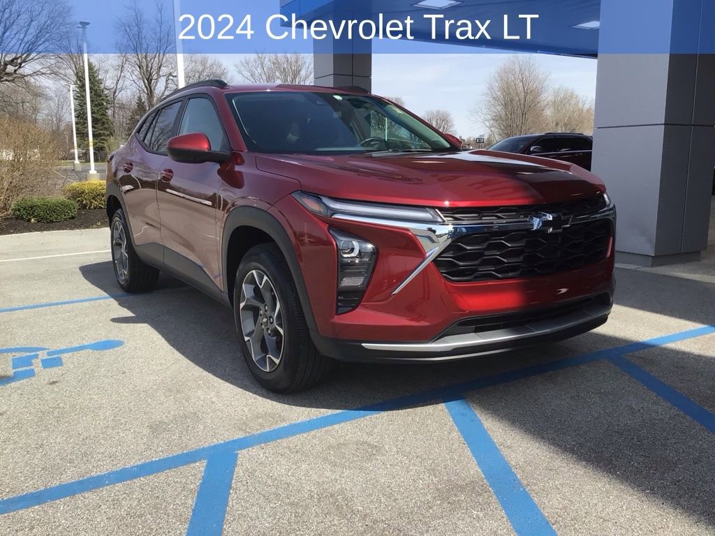 Used 2024 Chevrolet Trax LT w/ Driver Confidence Package image 2