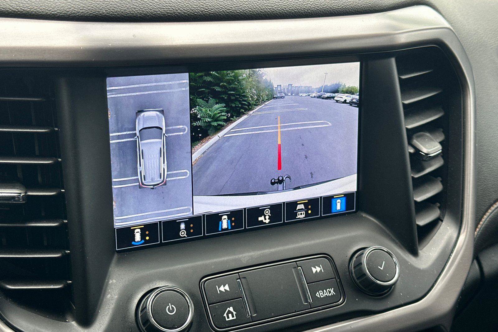 Used 2022 GMC Acadia AT4 w/ Technology Package image 20