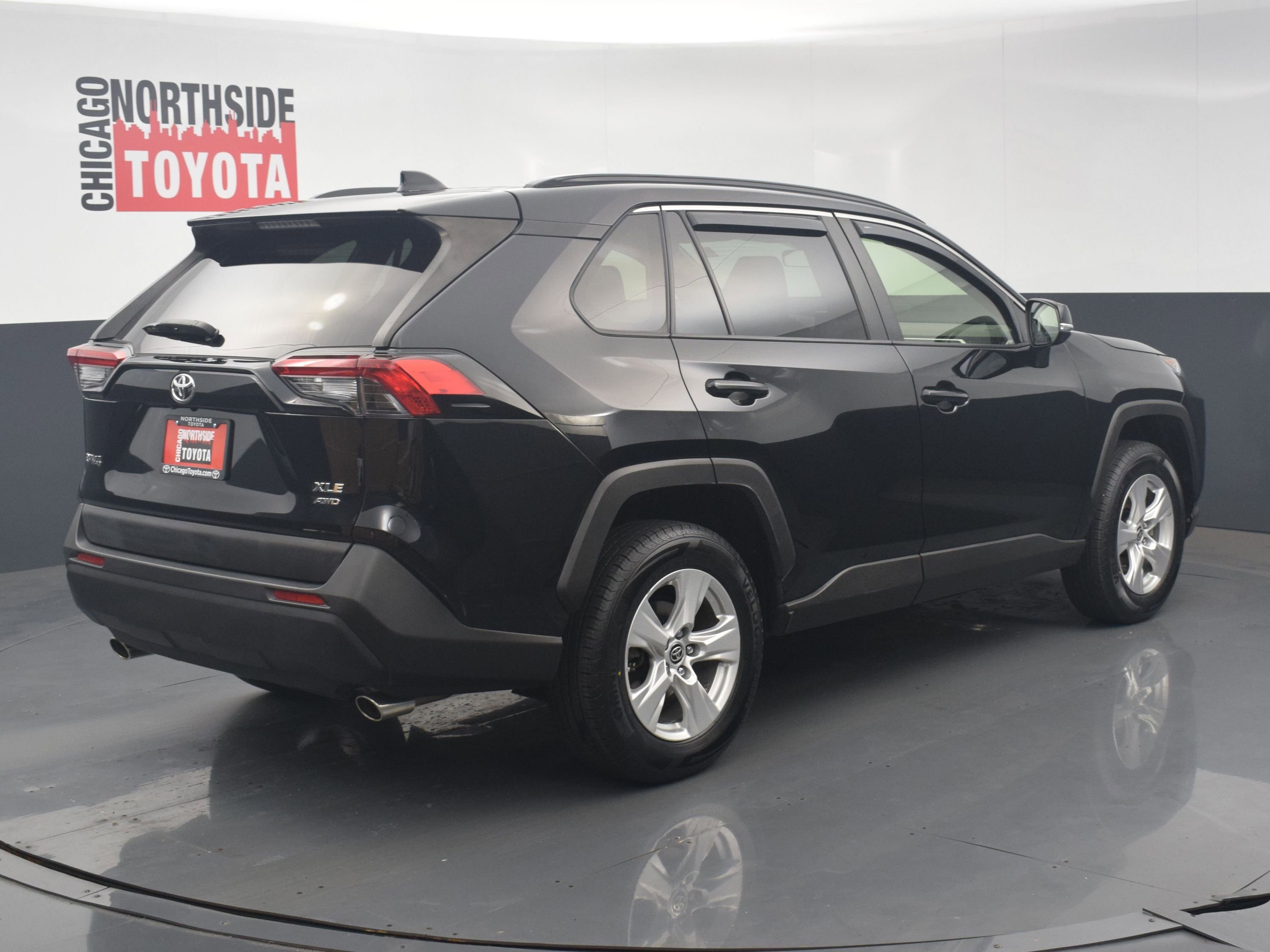 Used 2019 Toyota RAV4 XLE w/ Convenience Package AWD/4WD image 4