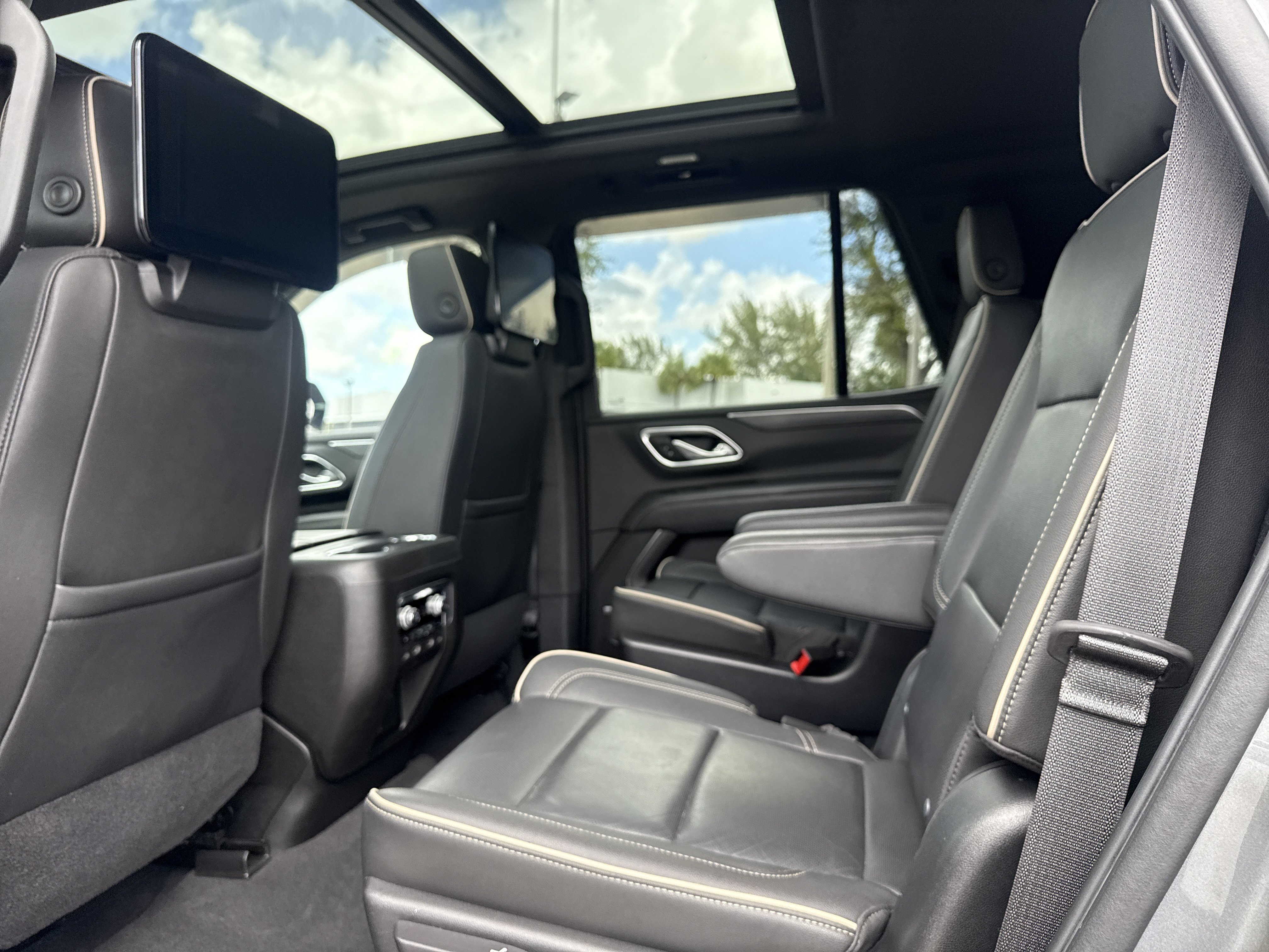 Used 2021 GMC Yukon SLT w/ SLT Premium Package RWD image 16
