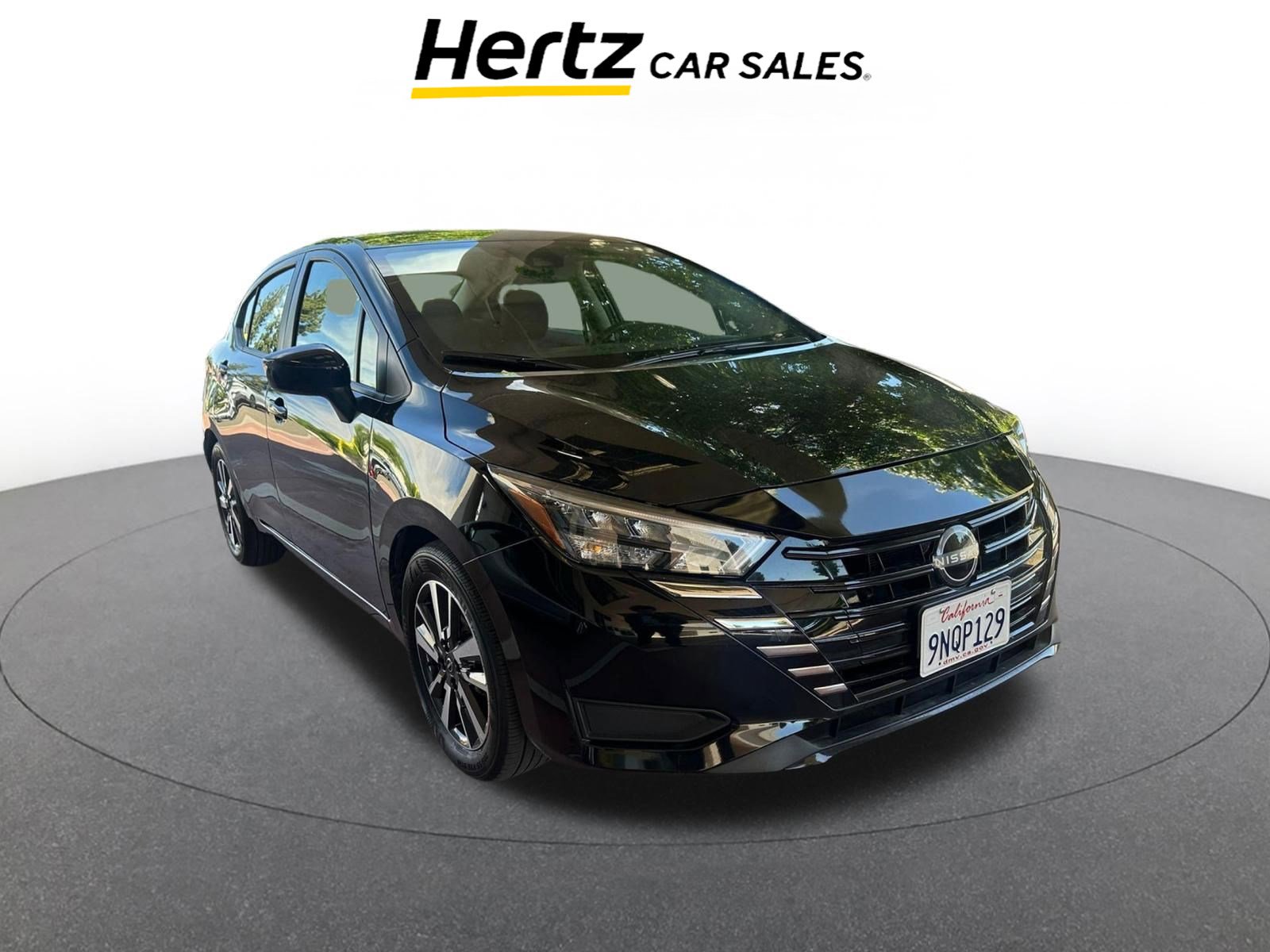 Used 2025 Nissan Versa SV image 1