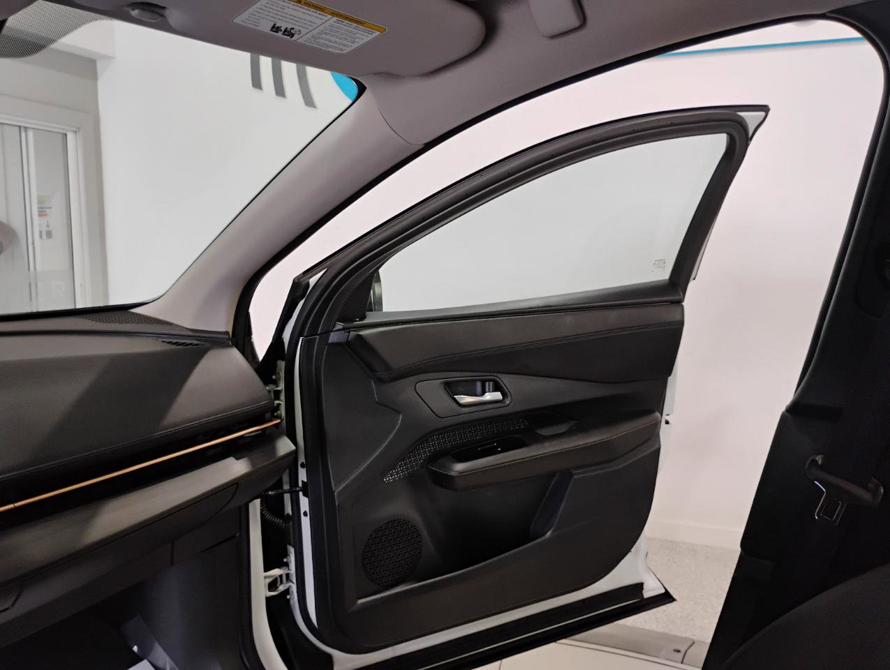 Used 2024 Nissan Ariya AWD image 46