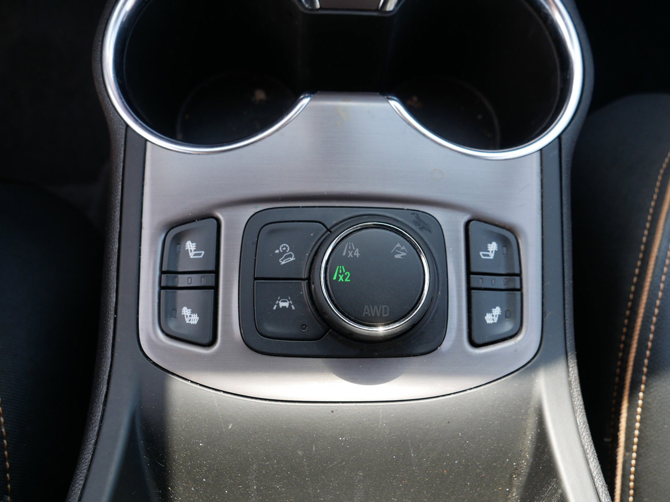 Used 2023 GMC Terrain AT4 image 25