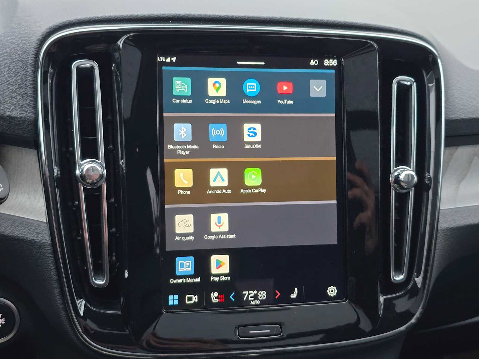 Certified 2025 Volvo XC40 B5 Plus image 24